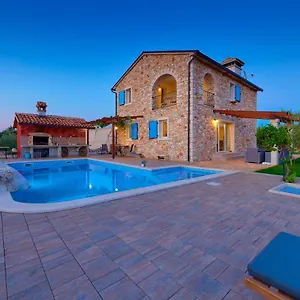 Relax House Surrounded By Olives And Vineyard Stifanići